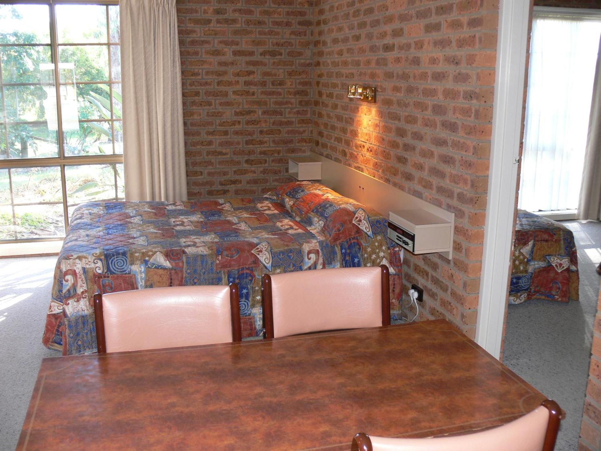 Settlement Motor Inn Дініліквін Екстер'єр фото