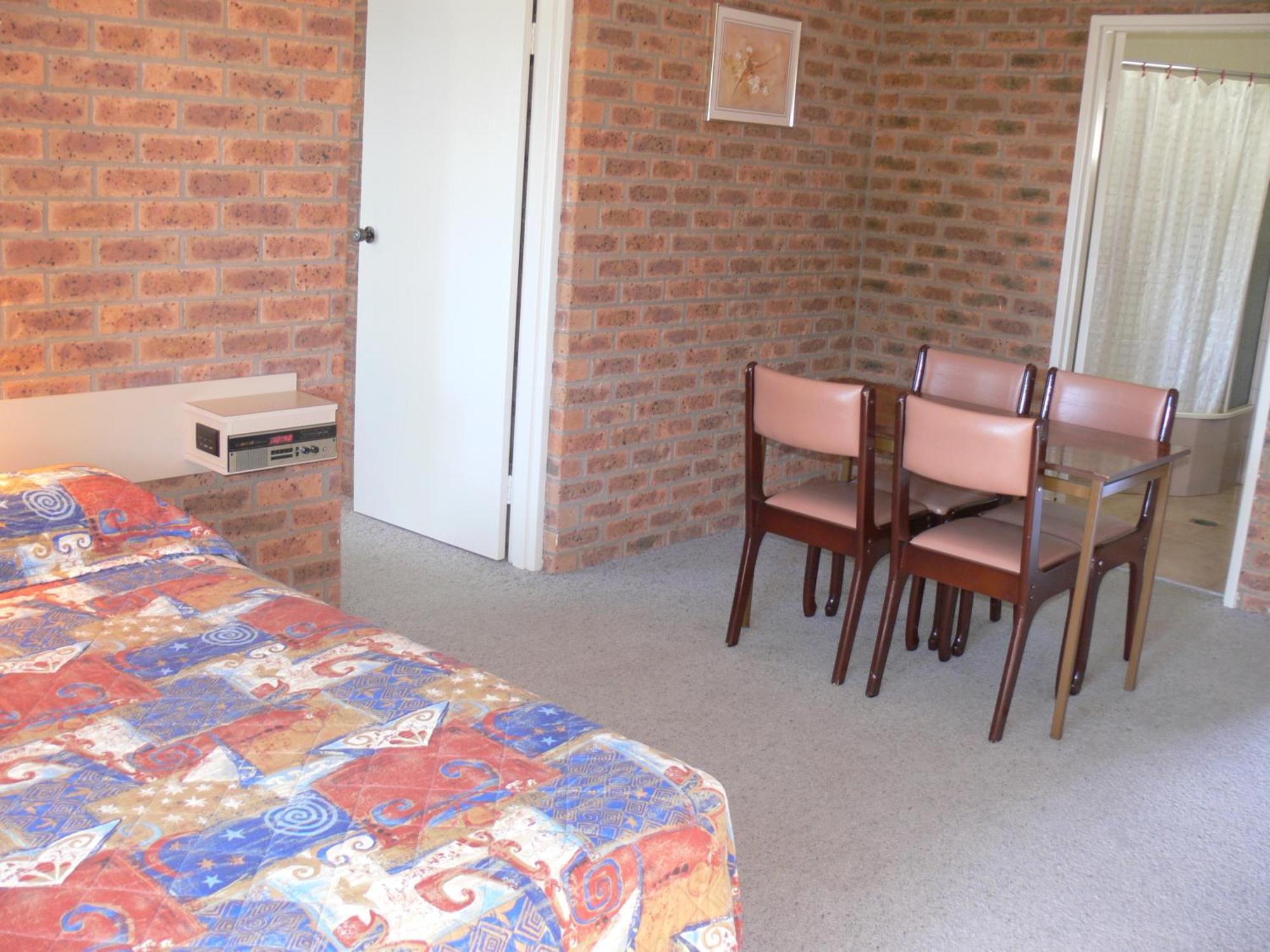 Settlement Motor Inn Дініліквін Екстер'єр фото