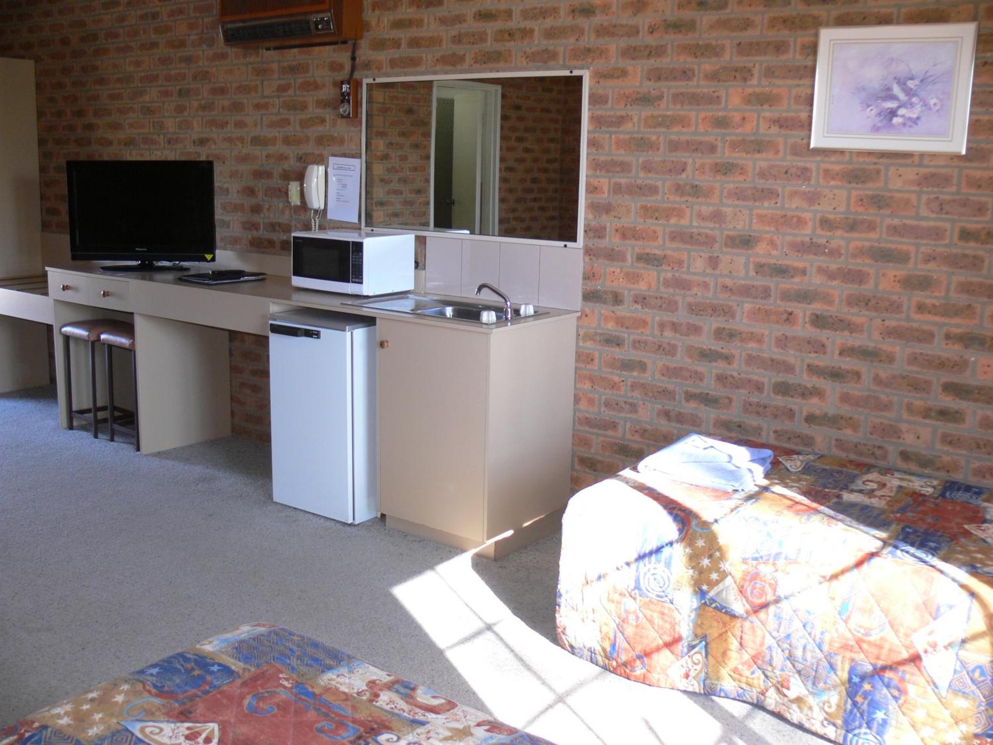 Settlement Motor Inn Дініліквін Екстер'єр фото